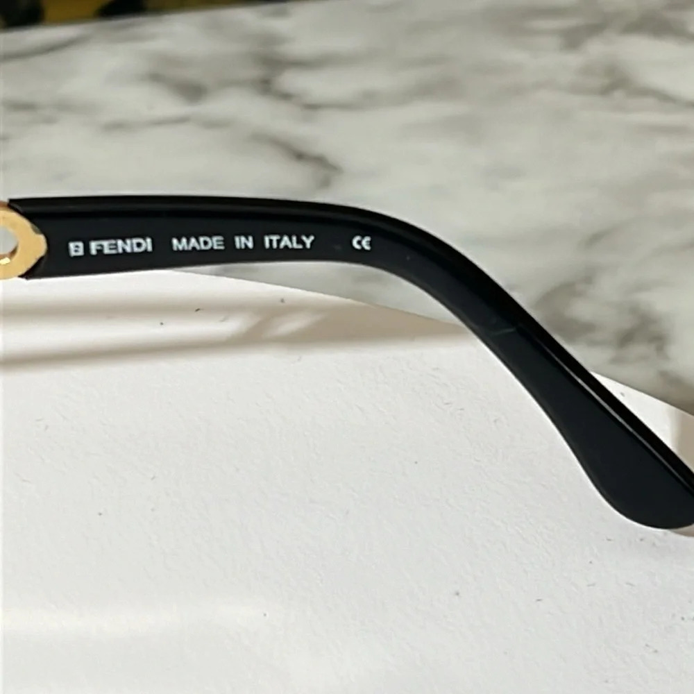 FENDI VINTAGE RARE GOLD SUNGLASSES. UNISEX. THESE ARE IN REALLY GOOD CONDITION. - Picture 15 of 17